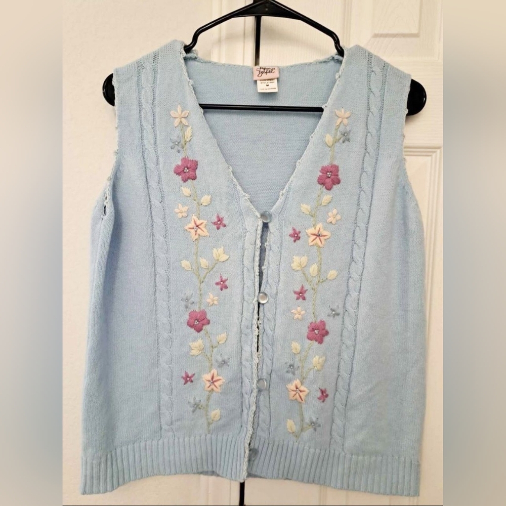 Baby Blue Floral Embroidered Vintage Women's Sweater Vest - Medium